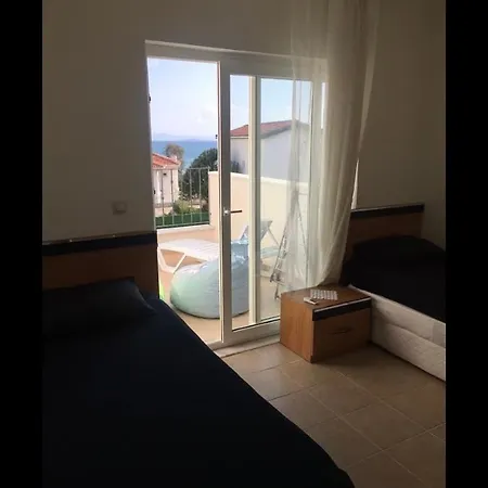 Beyaz Sahil Evleri